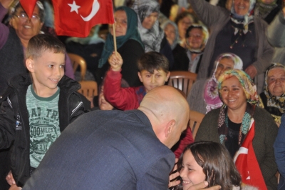 BAŞKAN ÖZBAŞ EFE MEYDANINDA GÖRSEL ŞÖLEN YAPTI