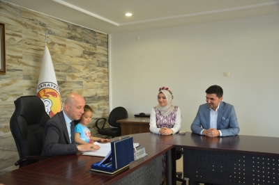 Başkan Özbaş nikahı 3 yaşındaki Nisa ile birlikte kıydı