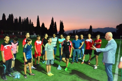 Başkan Özbaş, Sarayköyspor 'u ziyaret etti