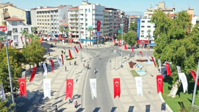 Büyükşehir, Denizli'yi bayraklar ile donattı