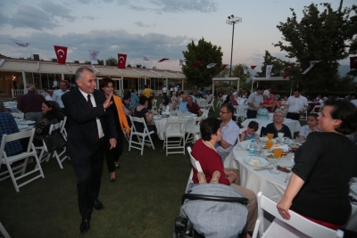 Büyükşehir iftarda muhtarları ağırladı