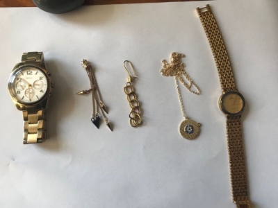 ÇALMIŞ OLDUĞU SAAT İLE BİRLİKTE YAKALANDI!