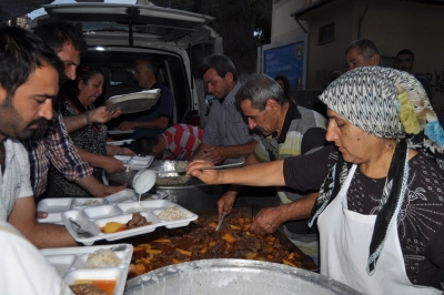 Çömez iftar yemeği verdi