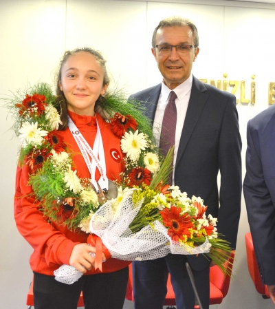 DAMLA SU AVRUPA'DAN BRONZ ÇIKARDI