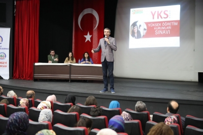 Eğitim için El Ele’den velilere seminer 
