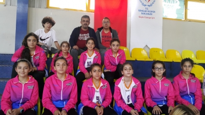 ESENTEPE ORTAOKULU KIZ BASKETBOL TAKIMI TÜRKİYE 4.SÜ OLDU