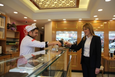 “ESNAFIMIZI DAR GÜNÜNDE YALNIZ BIRAKMAYACAĞIZ”