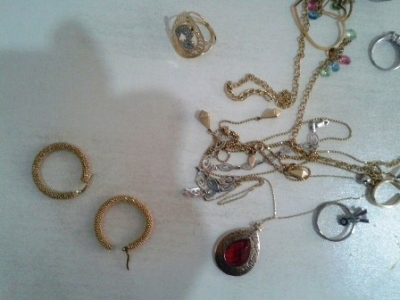 EVLERDEN HIRSIZLIK YAPAN HIRSIZ YAKALANDI