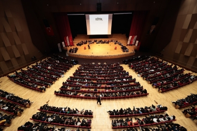Genç Denizli Sohbetlerinde muhteşem final  Büyükşehir binlerce genci eğitimci-yazar Kapaklıkaya ile buluşturdu