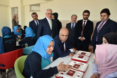 Hayırsever Özmen Ailesi Bereketli İmam Hatip Ortaokuluna Tilavet Odası Kazandırdı