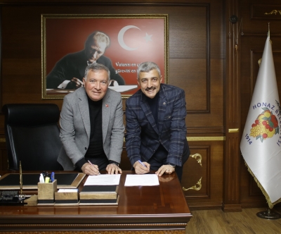 HONAZ BELEDİYESİ’NDE YENİ SOSYAL TESİS İÇİN İMZALAR ATILDI