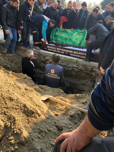 İNTİHAR EDEN GENÇ KADIN TOPRAĞA VERİLDİ