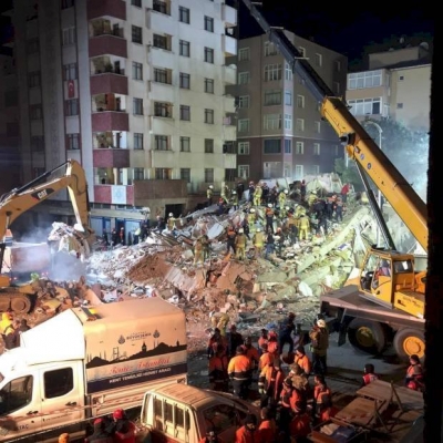 İSTANBUL KARTAL`DA YIKILAN 8 KATLI BİNA