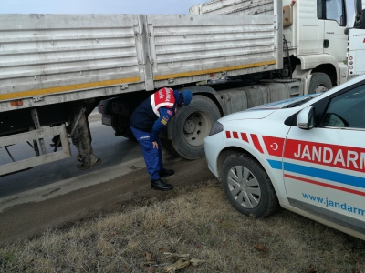 JANDARMA'DAN AĞIR YÜK TAŞIYAN ARAÇLARA EŞ ZAMANLI DENETİM