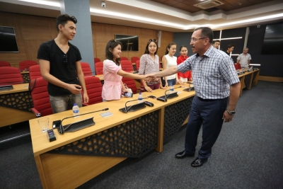 Kazak Öğrenciler Rektör Bağ’ı Ziyaret Etti