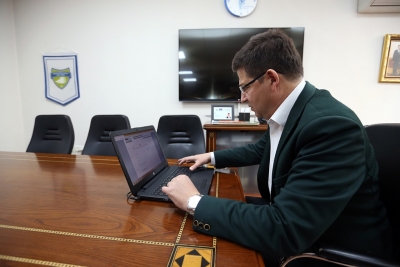 “KÜTÜPHANEDE OKUMAK İÇİN KAYDOLUN”