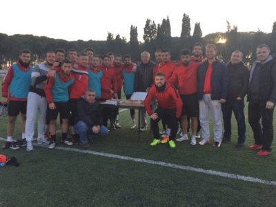

SARAYKÖYSPOR ANTRENMANINDA BAKLAVA İKRAMI  