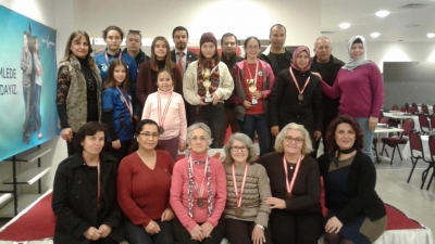 SATRANÇTA KADINLAR YARIŞTI