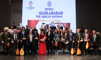 Âşıklar 100. yıl için çalıp söyleyecek!