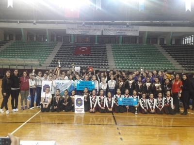 STEP AEROBİK ŞAMPİYONASINDA OKULLAR YARIŞTI