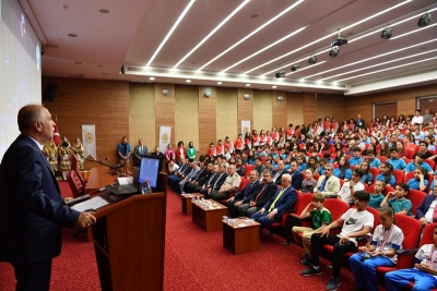 ULUSAL VE ULUSLARARASI YARIŞMALARDA DERECEYE GİREN ÖĞRENCİLERE ÖDÜLLERİ VERİLDİ